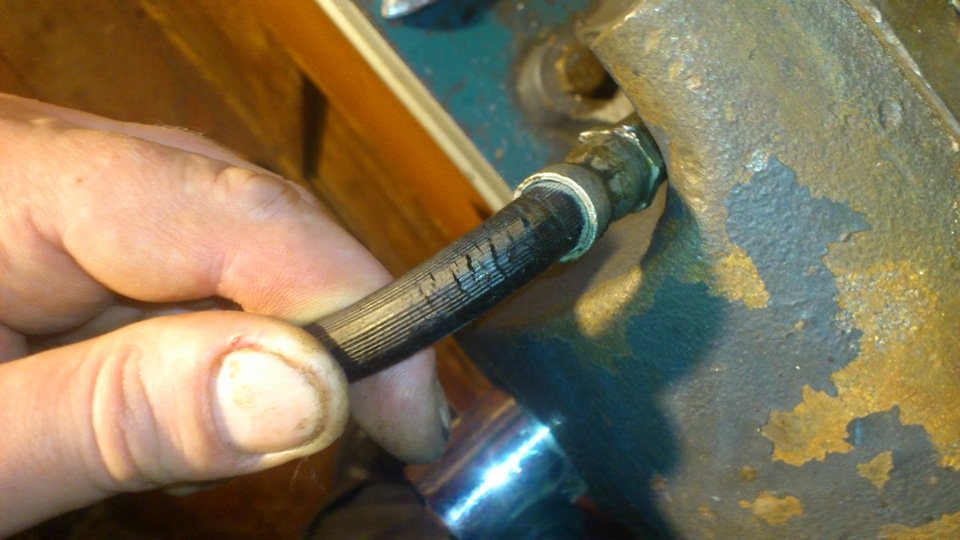 перегиб тормозных шлангов